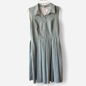 Gal Meets Glam Vintage Look Green gingham midi dress faux button-up front